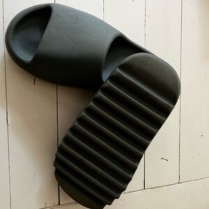 Yeezy Slides 5M